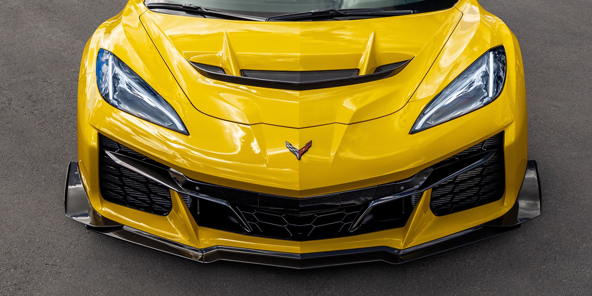 Exterior del Chevrolet Corvette ZR1 con elementos en fibra de carbono y enfoque en desempeño extremo.
